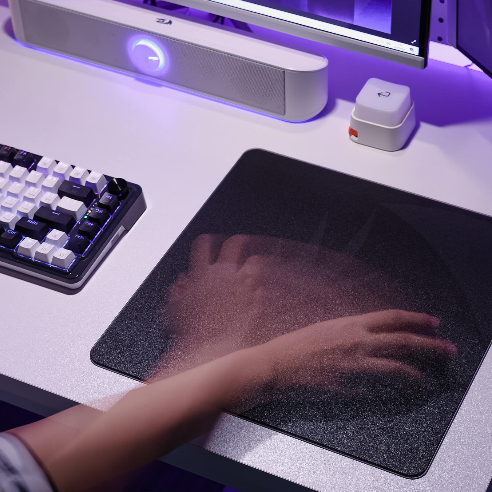44-pg1m-glass-gaming-mouse-pad-1.webp