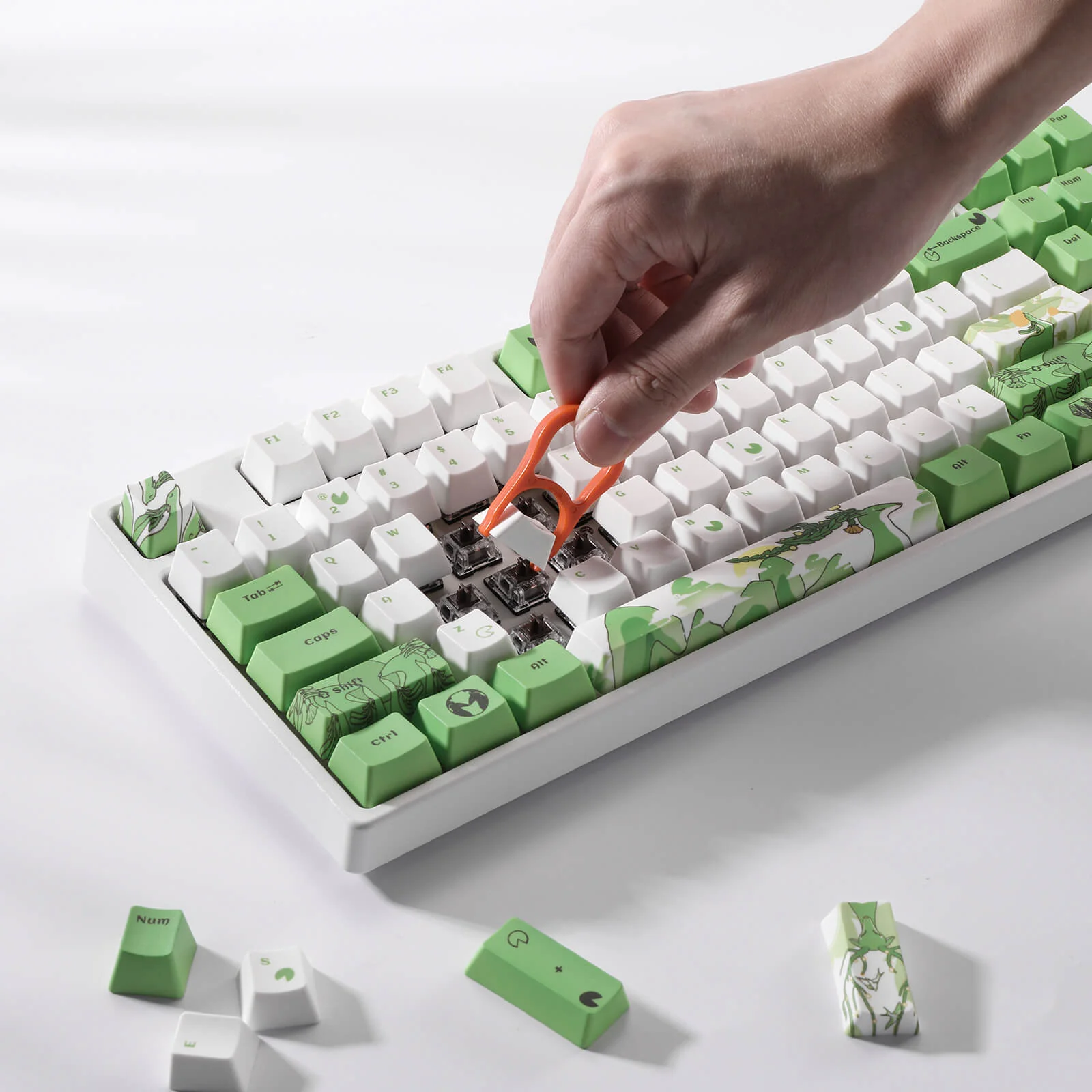 541–only-keycaps-redragon-x-ltc-pbt-108-keycaps-set-green-reindeer-1.webp